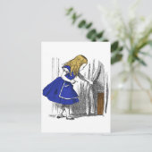 Carte Postale Alice au pays des merveilles - La petite porte (Debout devant)