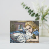 CARTE POSTALE ALICE EN WONDERLAND (Debout devant)