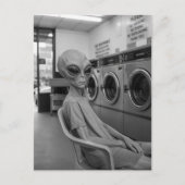 Carte Postale Alien à la laverie (Devant)