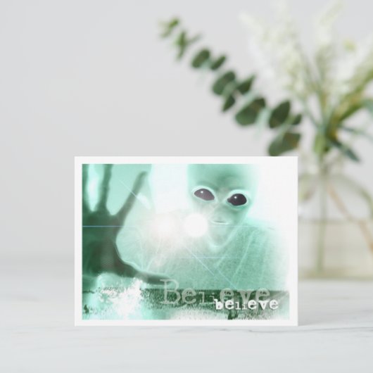 CARTE POSTALE ALIEN CROIRE POSTCARD (Debout devant)
