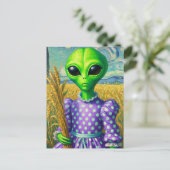 Carte Postale Alien dans une robe Polka Dot dans la campagne de (Debout devant)
