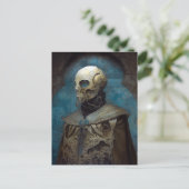 Carte Postale Alien de science-fiction portant un masque casque (Debout devant)