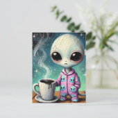 Carte Postale Alien en PJ avec café (Debout devant)