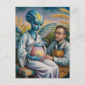 Carte Postale Alien enceinte avec ailes dans le champ de blé (Devant)