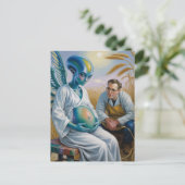 Carte Postale Alien enceinte avec ailes dans le champ de blé Sur (Debout devant)