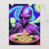 Carte Postale Alien violet mangeant des nouilles avec des légume (Devant)