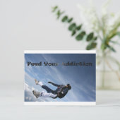 Carte Postale Alimentez votre dépendance (Debout devant)