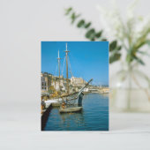 Carte Postale Amalfi, front de mer avec bateau de pêche (Debout devant)