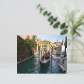 Carte Postale Amarrage de gondole classique à Venise (Debout devant)