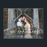 Carte Postale Amour et Merci | Rustic Mariage photo Merci<br><div class="desc">Cette carte postale de remerciement mariage simple et élégante comporte une photo de mariage personnel sur le devant, avec les mots "amour et merci" en écriture rustique et blanche manuscrite. Le dos de la carte postale offre de la place pour une autre photo, plus de la place pour une note...</div>