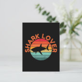 CARTE POSTALE AMOUREUX DE REQUIN (Debout devant)