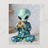 Carte Postale Amusant Alien manger un bagel dans un lit (Devant)