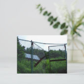 Carte Postale An abandoned house beyond the broken fence. (Debout devant)