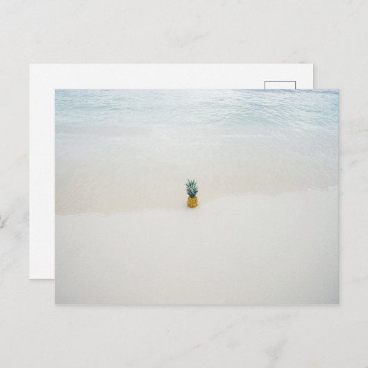 Carte Postale Ananas unique sur la plage (Devant / Derrière)