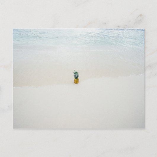 Carte Postale Ananas unique sur la plage (Devant)