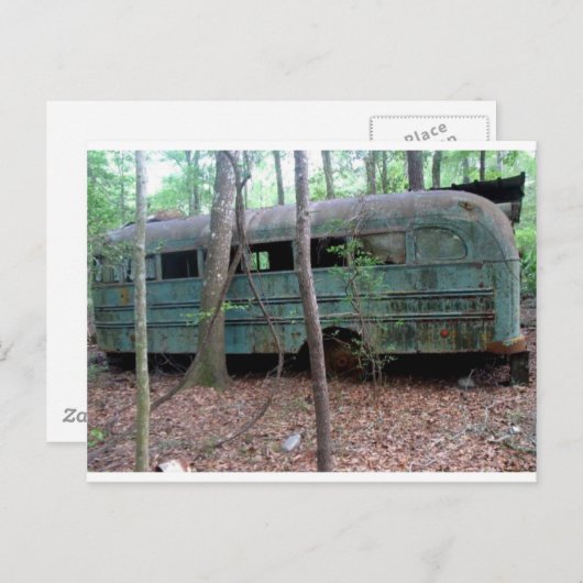 Carte Postale Ancien bus vert abandonné dans les bois (Devant / Derrière)