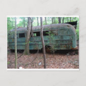 Carte Postale Ancien bus vert abandonné dans les bois (Devant)