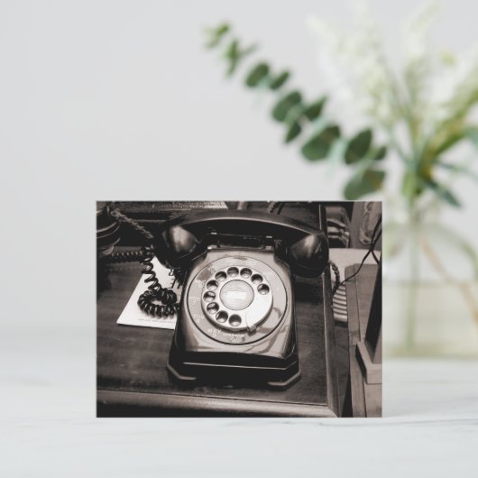 Carte Postale Ancien téléphone (Debout devant)