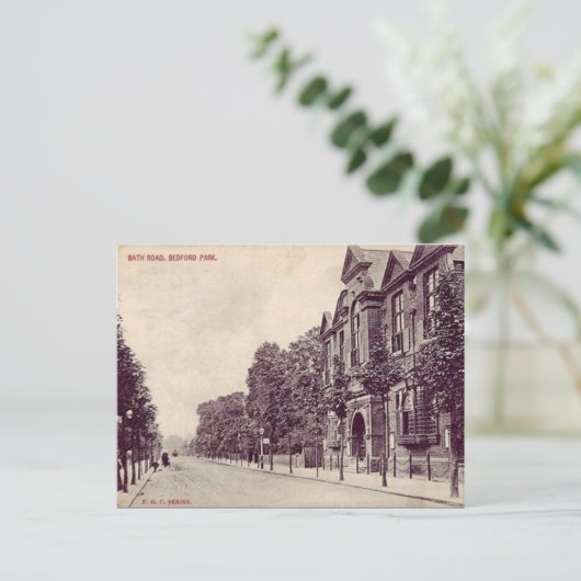 Carte postale ancienne - Bedford Park, Chiswick (Debout devant)