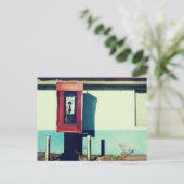 Carte Postale Ancienne boîte téléphonique rouge (Debout devant)