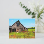 Carte Postale ancienne grange en bois (Debout devant)