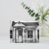 Carte Postale Ancienne maison abandonnée numéro 90 BW (Debout devant)