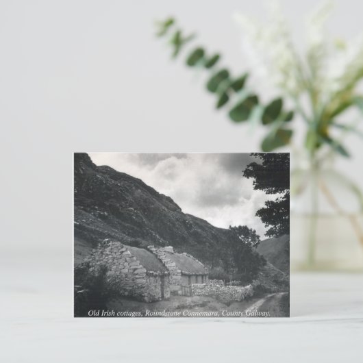 Carte Postale Anciennes chaumières irlandaises, Galway Irlande (Debout devant)