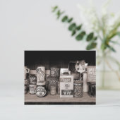 Carte Postale Anciens paquets, boîtes et casiers. (Debout devant)