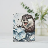 Carte Postale Angry otter breaking an ice block  (Debout devant)