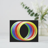 Carte postale - Anneaux arc-en-ciel (Debout devant)