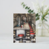 Carte Postale Années 1950 - Le glacier Cream Parlor  (Debout devant)