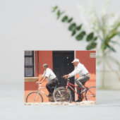 Carte Postale Antigua Cyclistes Guatemala (Debout devant)