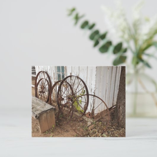 Carte Postale Antique Wagon Wheels (Debout devant)