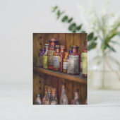 Carte Postale Apothécaire - À l'intérieur du cabinet médical (Debout devant)