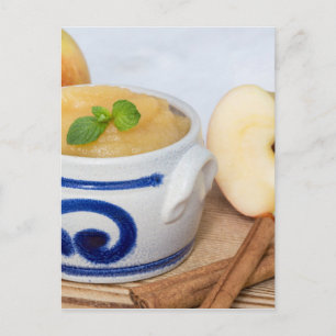 Carte Postale Applesauce à la cannelle dans un bol en grès