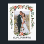 Carte Postale Aquarelle de cadre doré nouvellement mariée Hiver<br><div class="desc">Elégante aquarelle Florale d'hiver photo nouvellement mariée Joyeuse carte de Noël comprend de belles poinsettias rouges d'aquarelle,  verdure botanique,  feuillage d'hiver,  baies sèches,  roses blanches,  coton,  cônes de pin et baies bleues. Cadre Or.</div>