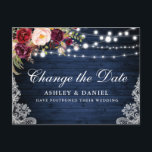 Carte Postale Aquarelle Floral Bleu Bois Changer La Date<br><div class="desc">Elégante aquarelle moderne Bourgogne Changement floral La carte postale Date Mariage Postponement présente des roses bordeaux,  des roses roses et de la verdure sur bois bleu rustique avec des lampes à cordes et de la dentelle.</div>