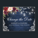 Carte Postale Aquarelle Floral Bleu Bois Jarres Changer La Date<br><div class="desc">Elégante aquarelle moderne Bourgogne Marsala Changement Floral Date Mariage Postponement Carte postale avec roses bordeaux,  roses roses et verdure sur bois bleu rustique avec des lumières à cordes de bocal et dentelle.</div>