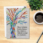 Carte Postale Arbre de devis motivationnel<br><div class="desc">Cette carte postale décorative présente un arbre en mosaïque aux couleurs de l'arc-en-ciel et une citation inspirante. Parce que nous créons notre propre oeuvre,  vous ne trouverez pas cette image exacte d'autres designers. Mosaïque originale © Michele Davies. Citation originale © Michele Davies.</div>