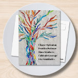 Carte Postale Arbre de devis motivationnel<br><div class="desc">Cette carte postale décorative présente un arbre en mosaïque aux couleurs de l'arc-en-ciel et une citation inspirante. Parce que nous créons notre propre oeuvre,  vous ne trouverez pas cette image exacte d'autres designers. Mosaïque originale © Michele Davies. Citation originale © Michele Davies.</div>