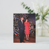 Carte Postale Arbre de Noël Président John Kennedy & Jacqueline (Debout devant)