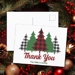 Carte Postale Arbres rouges de Noël Plaid Merci personnalisé<br><div class="desc">Ces cartes de remerciement de vacances rustiques personnalisées présentent des plaids rouges branchés et des arbres de Noël verts au-dessus de votre message Joyeux Noël. Une jolie décoration personnalisée et traditionnelle, qui redevient de plus en plus élégante, cette carte de remerciements festive conviendra parfaitement à une famille qui aime le...</div>