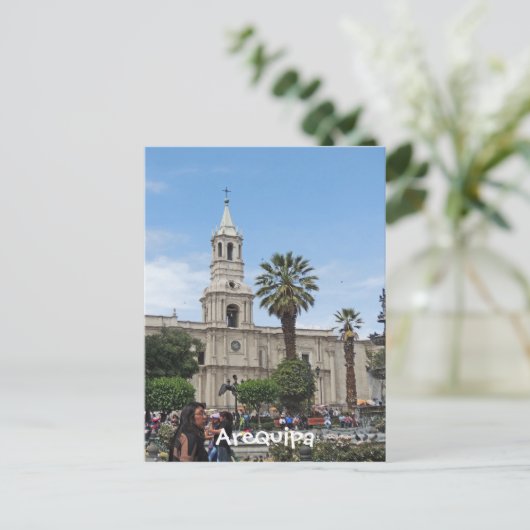 Carte Postale Arequipa - Plaza de Armas (Debout devant)