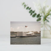Carte Postale Arizona Memorial Pearl Harbour (Debout devant)