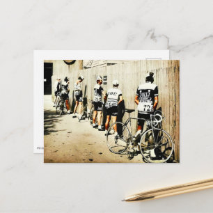 Carte Postale Arrêt pipi des cyclistes du Tour de France vintage