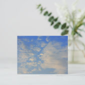 Carte Postale Arrière - plan du ciel bleu. (Debout devant)