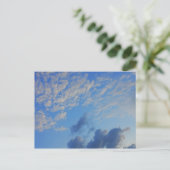 Carte Postale Arrière - plan du ciel bleu. (Debout devant)