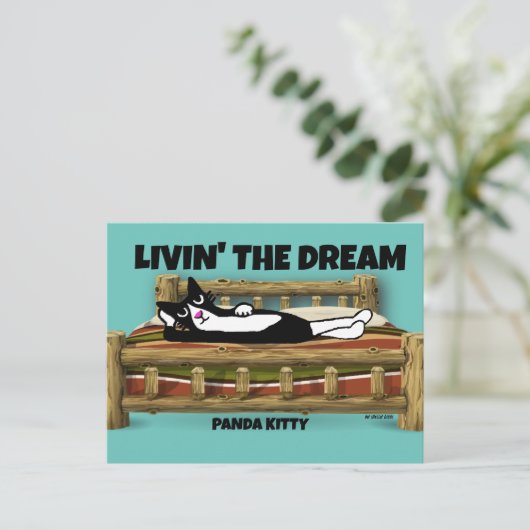 CARTE POSTALE ART DE CHAT TUXEDO, PANDA KITTY SE RELAXANT AU LIT (Debout devant)