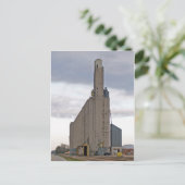 CARTE POSTALE ASCENSEUR DE GRAIN (Debout devant)