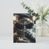 Carte Postale Astronaute avec réflexion d'OVNI (Debout devant)